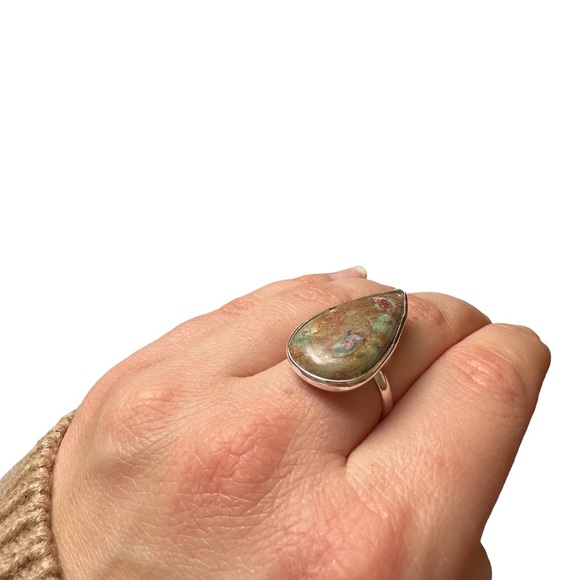 Ruby zoisite ring in sterling silver size 8 large teardrop ring - Picture 5 of 5